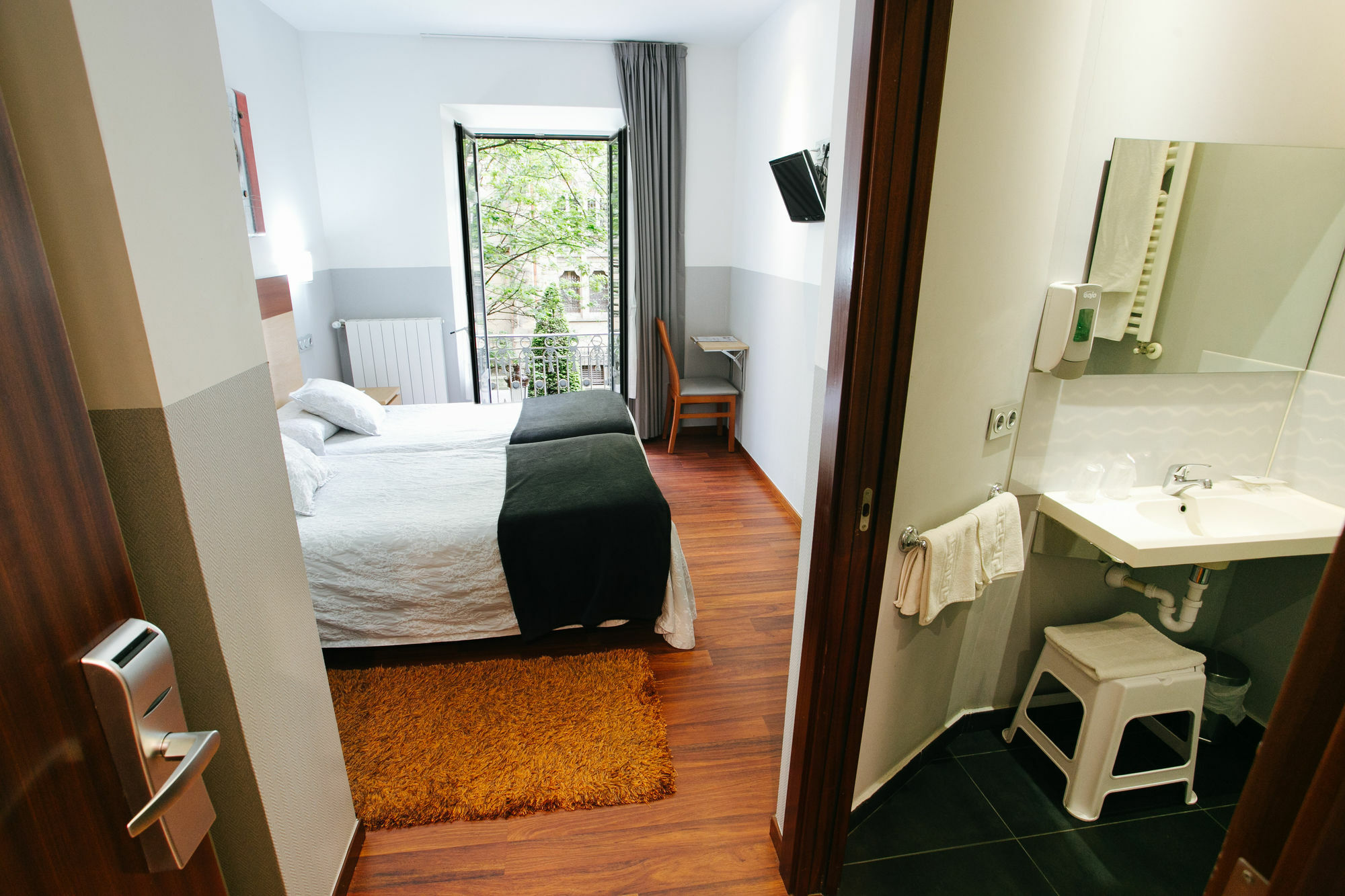 Hostal San Ignacio Centro ซานเซบาสเตียน ภายนอก รูปภาพ
