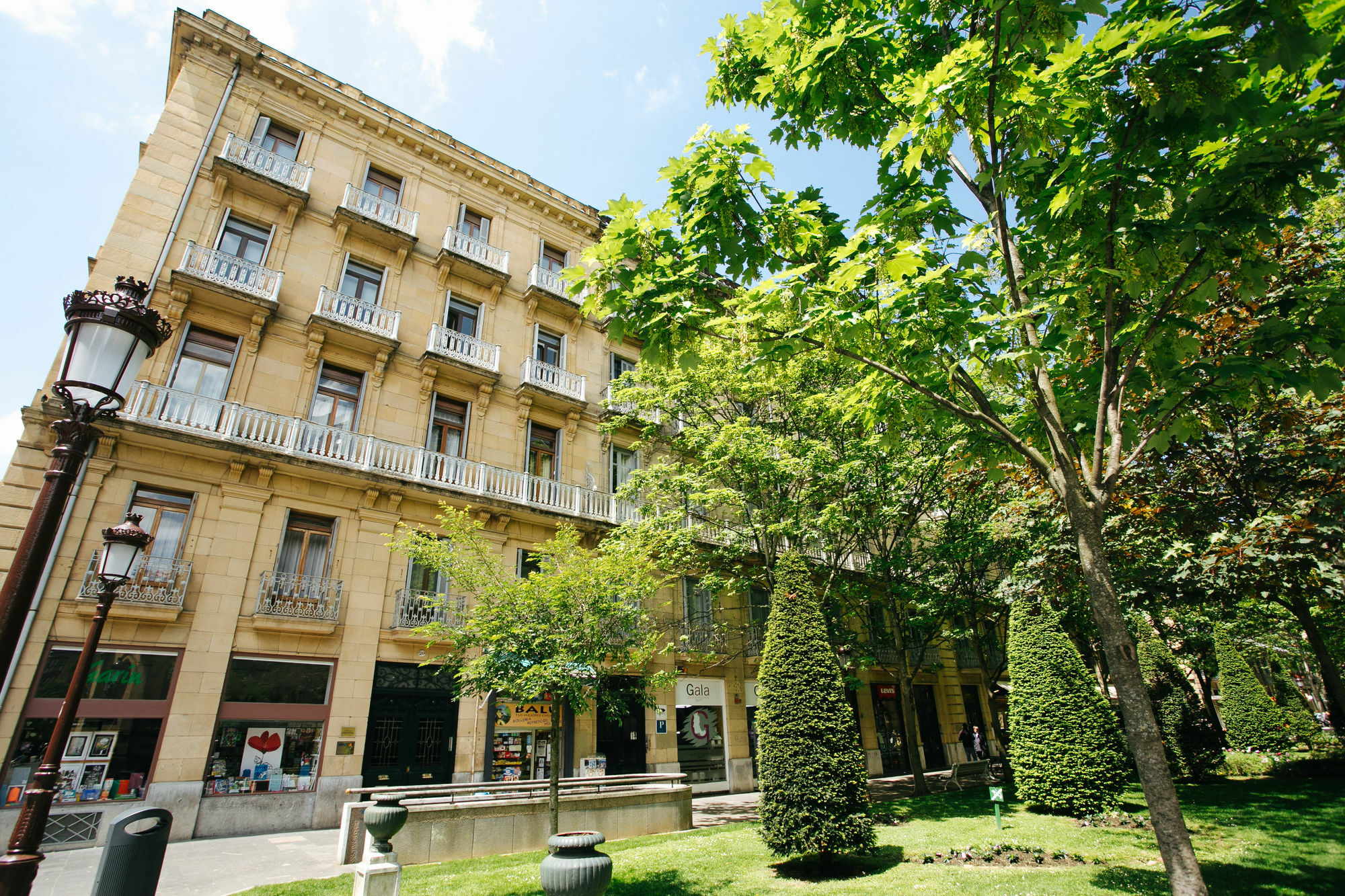 Hostal San Ignacio Centro ซานเซบาสเตียน ภายนอก รูปภาพ